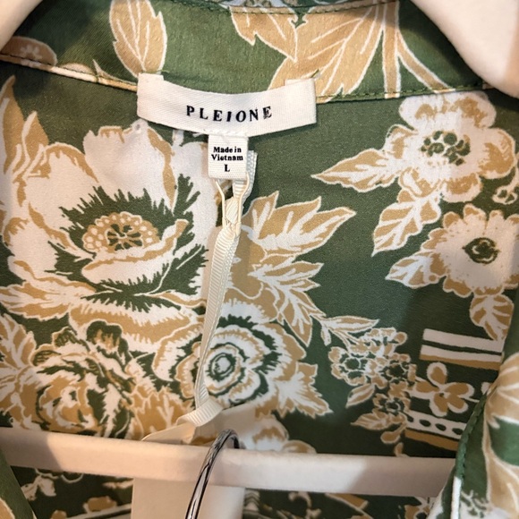 Pleione Olive Floral Top nwt - Picture 4 of 5